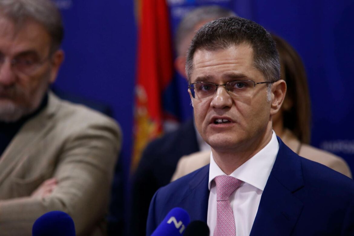 Jeremić: Referendum jedini put da izbegnemo predaju Kosova, režim pritiska novinare
