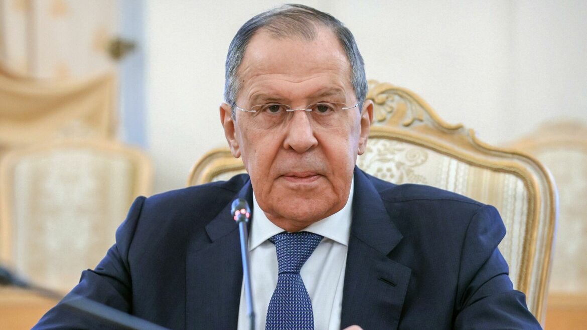 Lavrov: Tela civila u Buči inscenirana