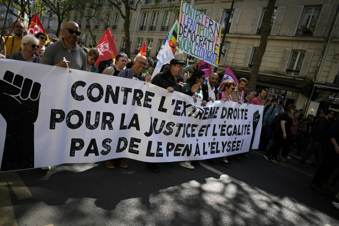 Policija se sukobila sa demonstrantima „Ni Makron, ni Le Pen“