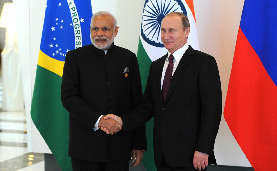 Blumberg: SAD žele da „odviknu“ Indiju od Rusije