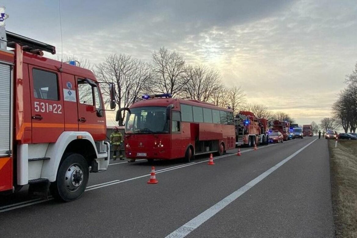 Autobus sa đacima iz Srbije udario u zid tunela u Crnoj Gori