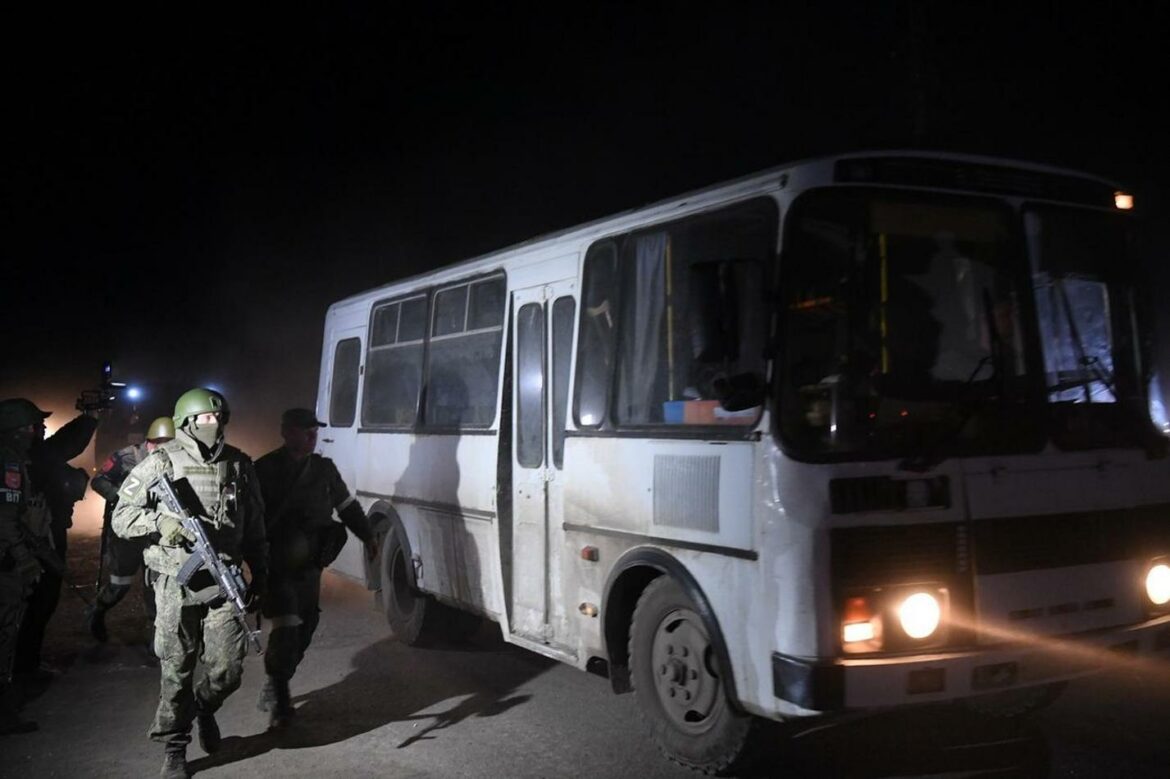 Sedam autobusa sa ukrajinskim vojnicima napustilo „Azovstalj“