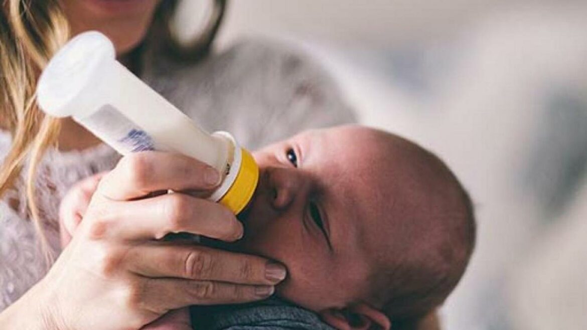 SAD: Nestašica mlečne formule za bebe, prve količine stigle iz Evrope