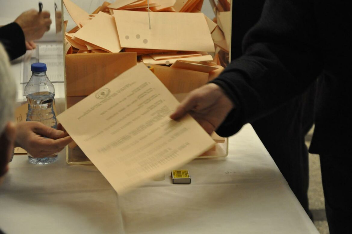 Još nije počelo glasanje u Velikom Trnovcu, Albanci ne daju birački spisak