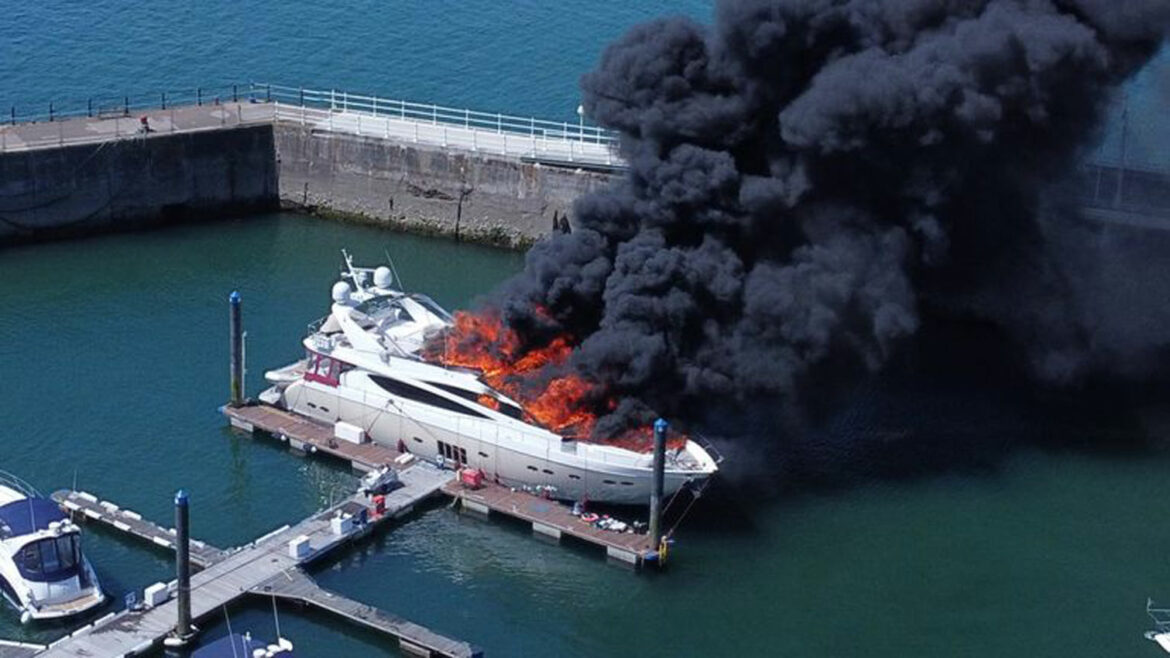 Superjahta se zapalila i potonula kod obale Engleske