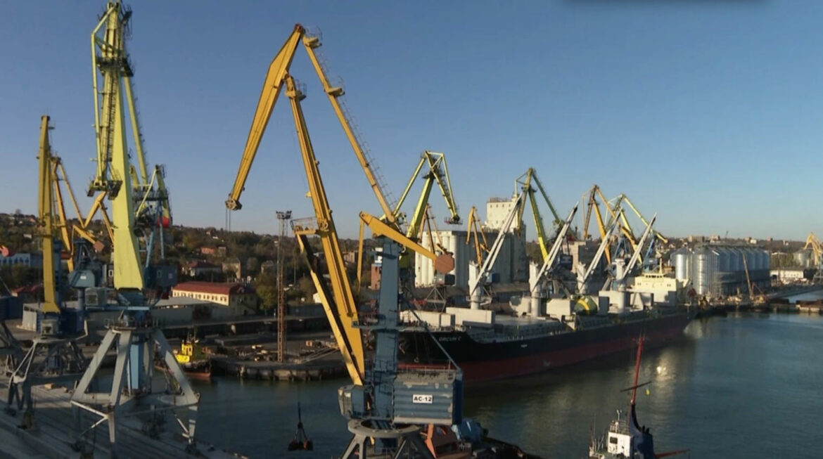 Ukrajina osuđuje dolazak ruskog broda u luku Mariupolj