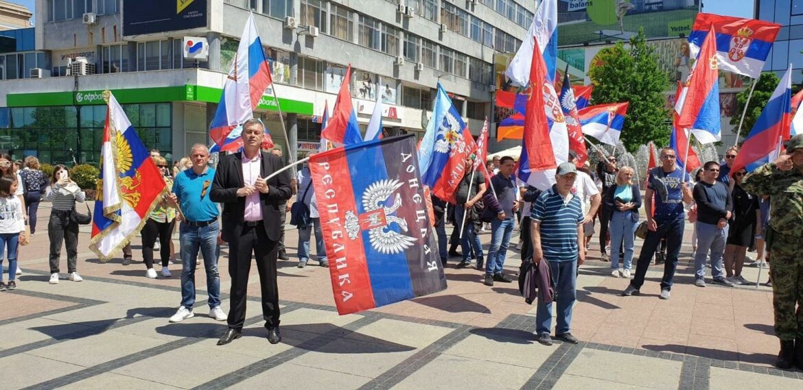 Na ceremoniji u Nišu zastave sa slovom Z i simboli Donjecke Republike