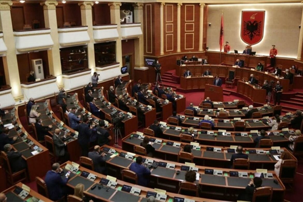 Albanski parlament odbacio Rezoluciju o priznanju genocida u Srebrenici