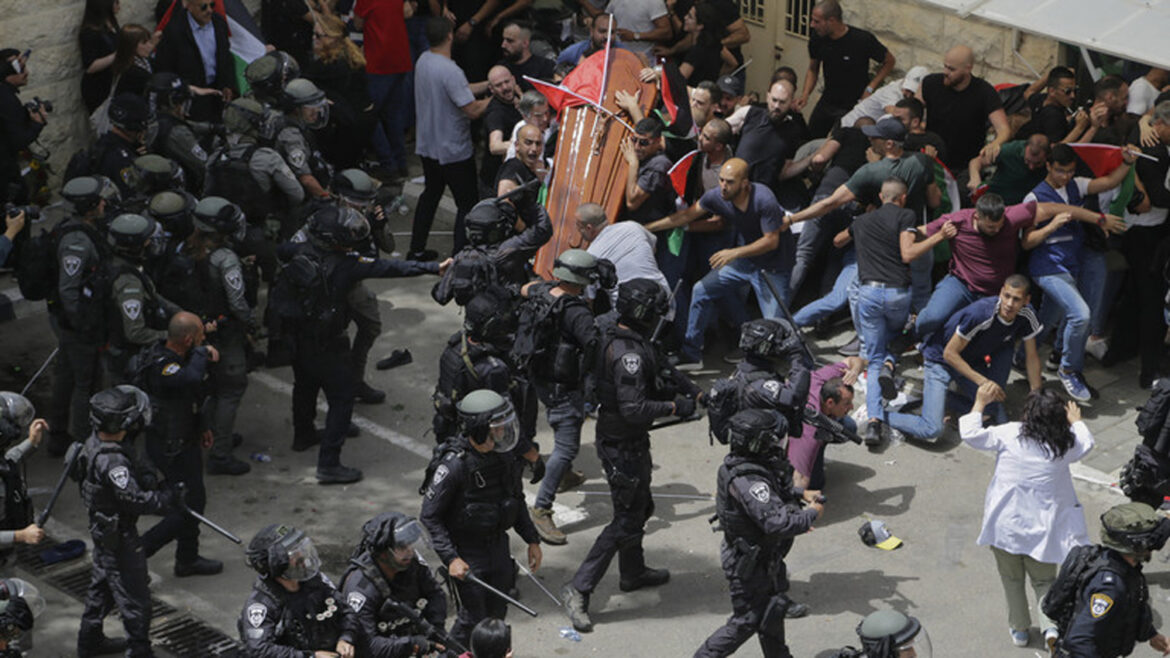 Izbili su sukobi tokom sahrane novinara u Jerusalimu