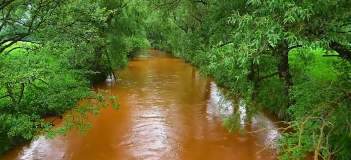 Rojters: Reka Slana u Slovačkoj obojena u narandžasto