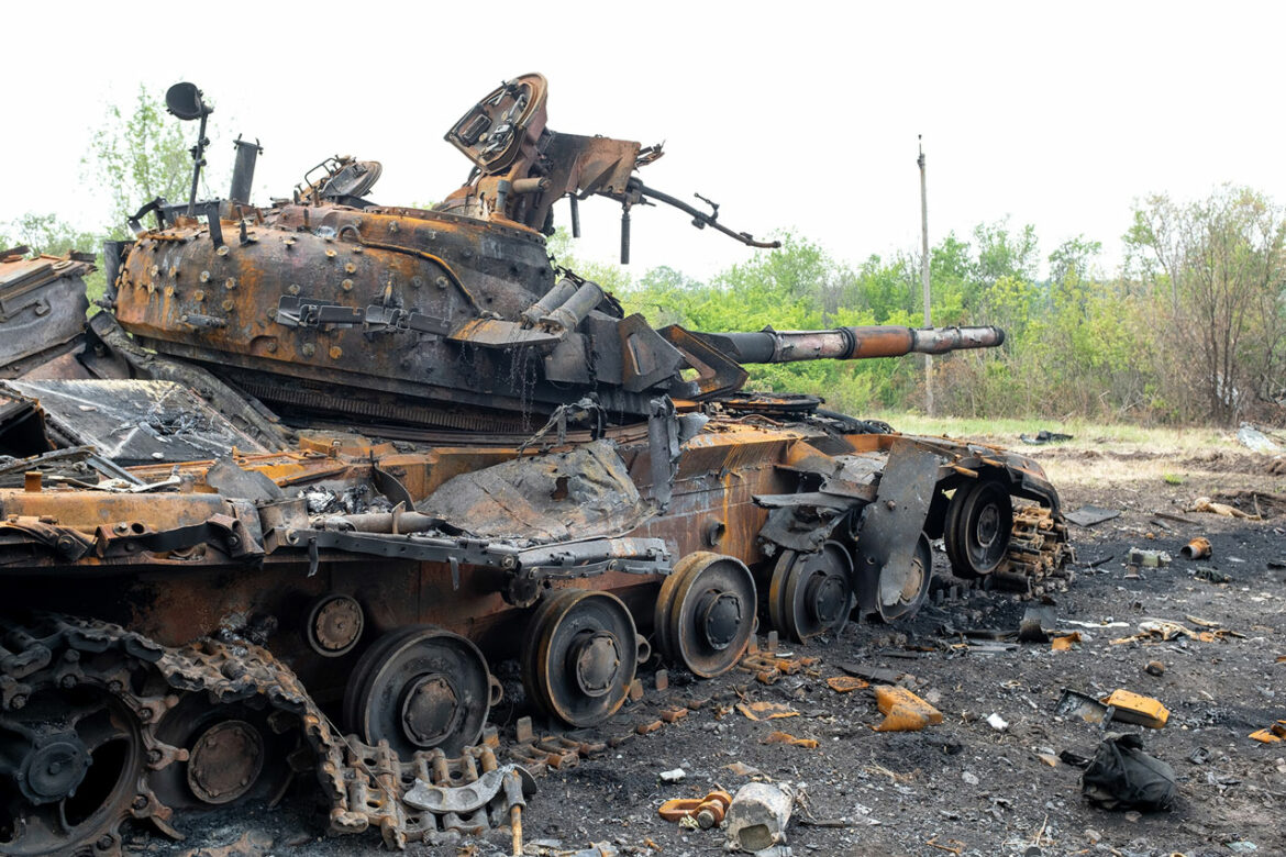 Spaljeni ostaci ruskih oklopnih vozila u gradu Bilohorivka
