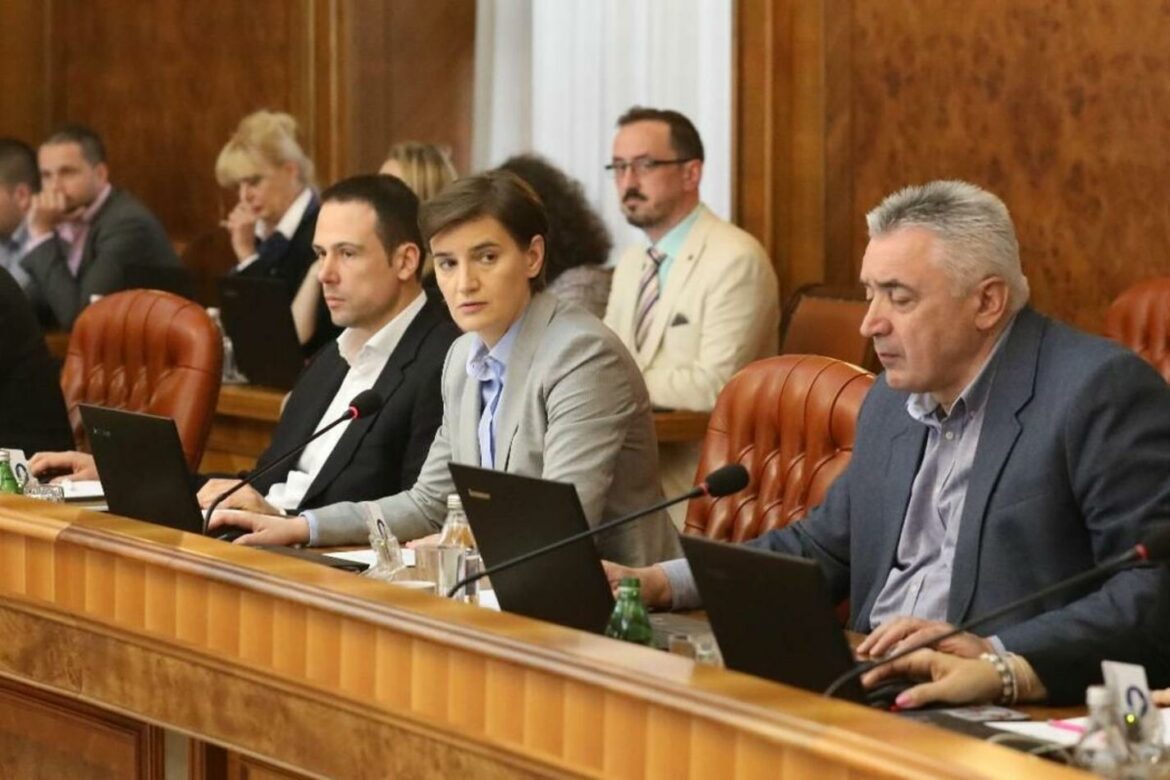 Vlada: Ne postoji mogućnost da snabdevanje stanovništva osnovnim namirnicama bude ugroženo