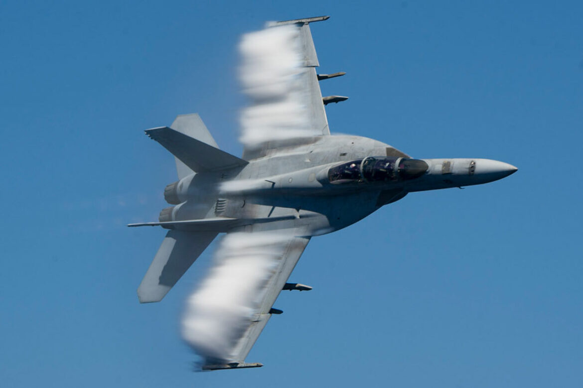 F/A-18E Super Hornet se srušio, pilot poginuo