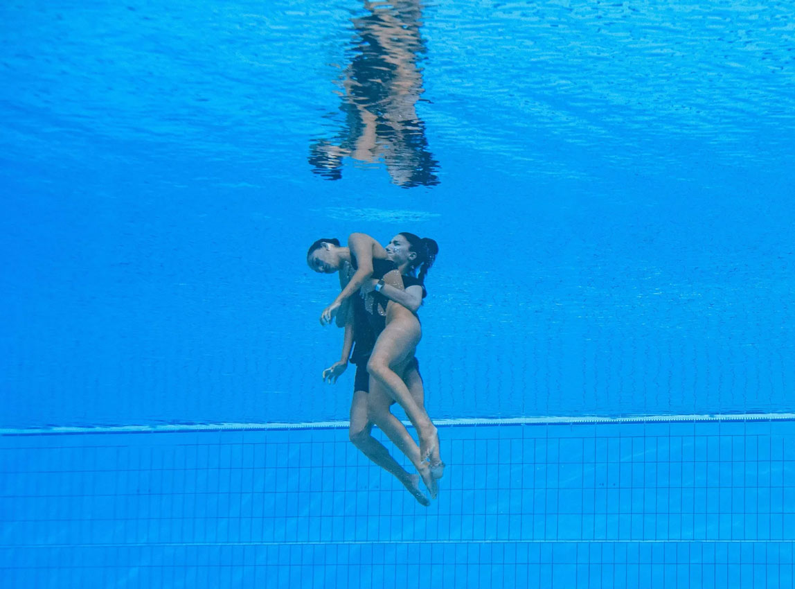 Američka plivačica potonula na dno bazena, trener skočio da je spasi