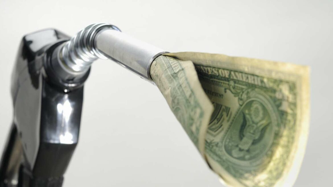 SAD: Potrošačke cene nepromenjene, cena benzina pada
