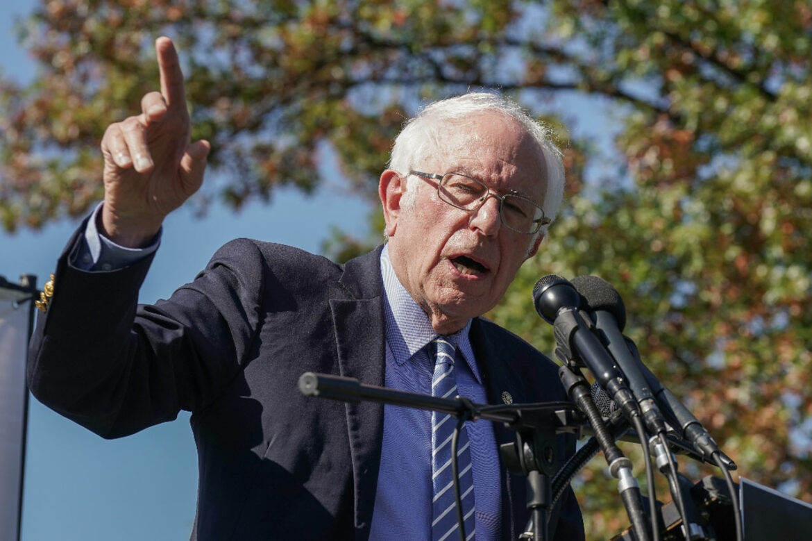 Berni Sanders poziva na kažnjavanje aviokompanija zbog otkazanih letova