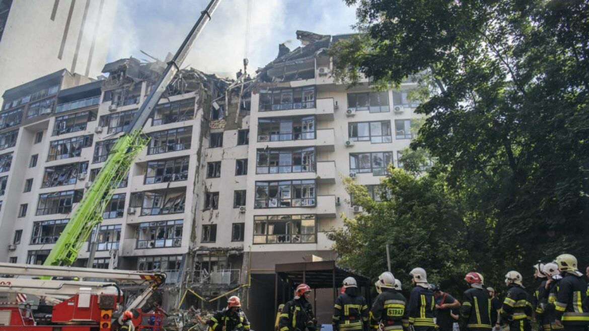 Ukrajina: Civili povređeni ruskim bombardovanjem Kijeva
