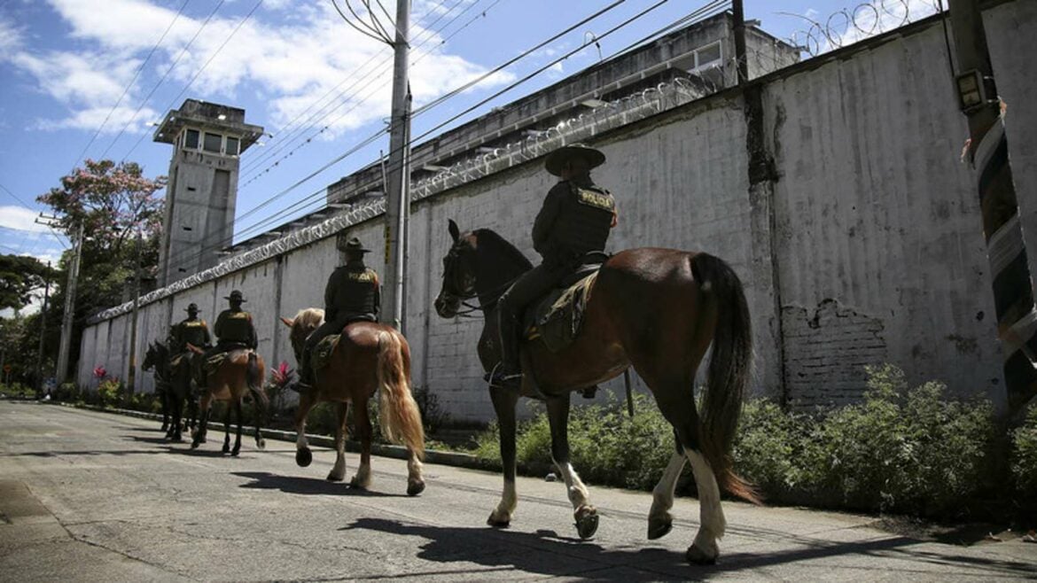 Kolumbija: Desetine ubijenih u zatvorskim pobunama