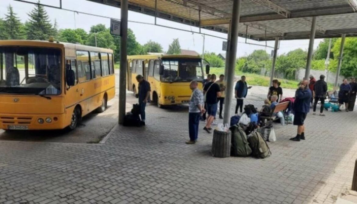 Iz oblasti Luganska evakuisano 30 ljudi, uključujući troje dece