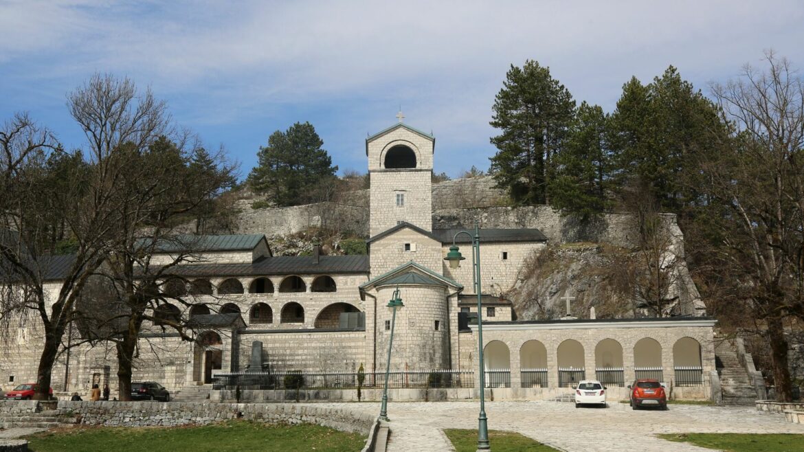 Crna Gora: Nemiri u manastiru na Cetinju