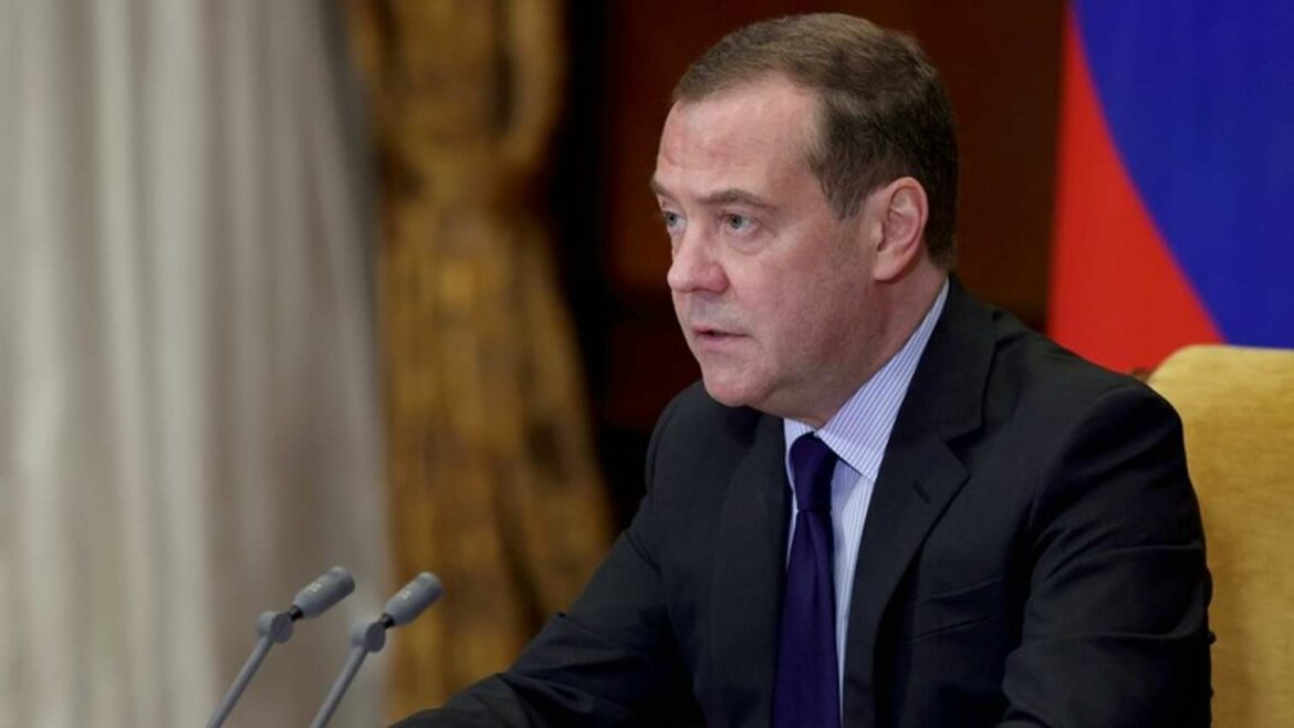 Medvedev: SAD i Velika Britanija su „prevaranti“