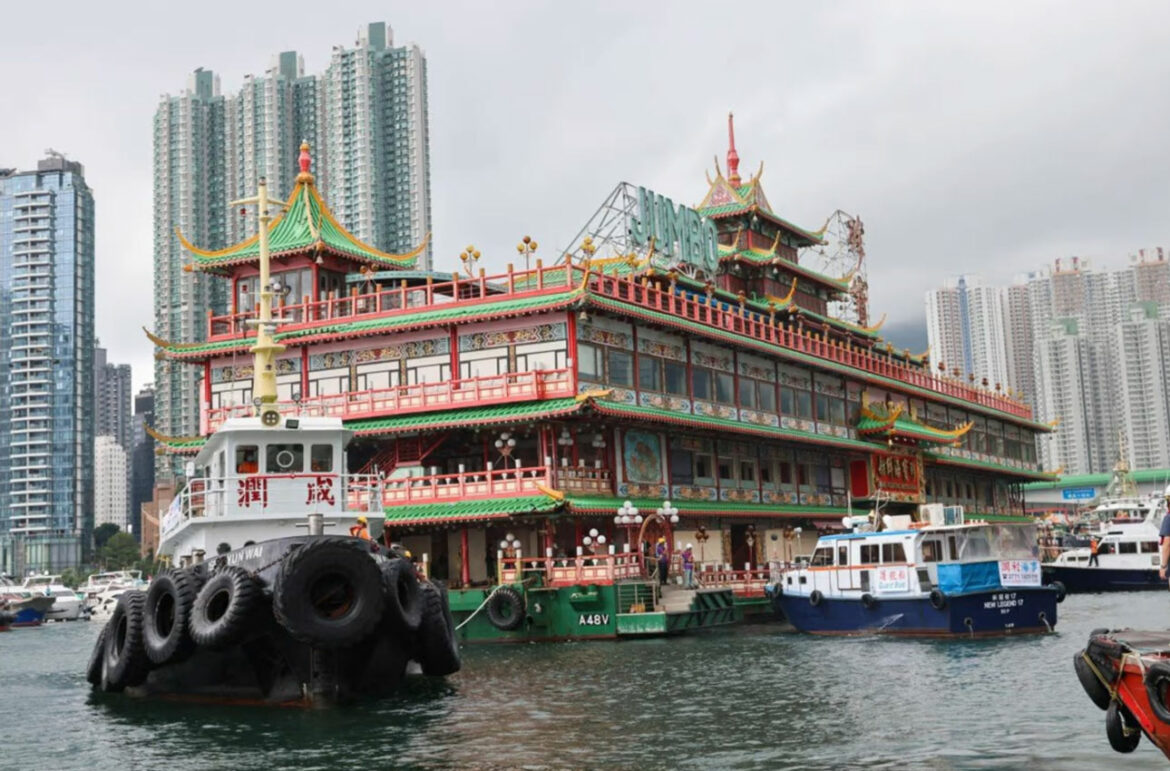 Vlasnici kažu da plutajući restoran u Hong Kongu nije potonuo