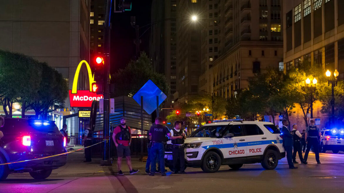 Najmanje jedna osoba poginula u pucnjavi u blizini Čikaga