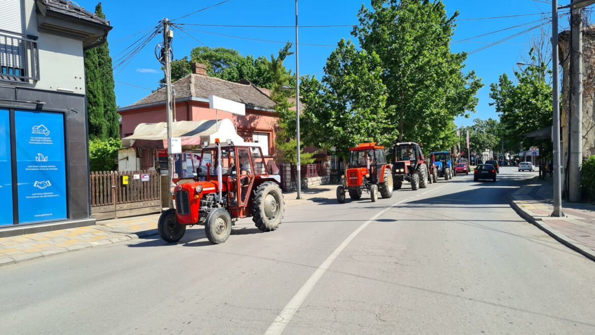 Nezadovoljni poljoprivrednici blokirali ulaz u Požarevac, u petak pregovori