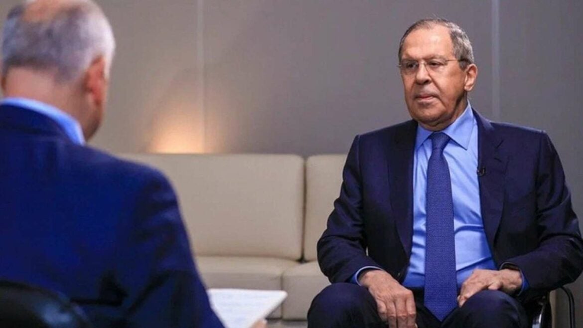 Lavrov: Rusija neće trčati ni za kim