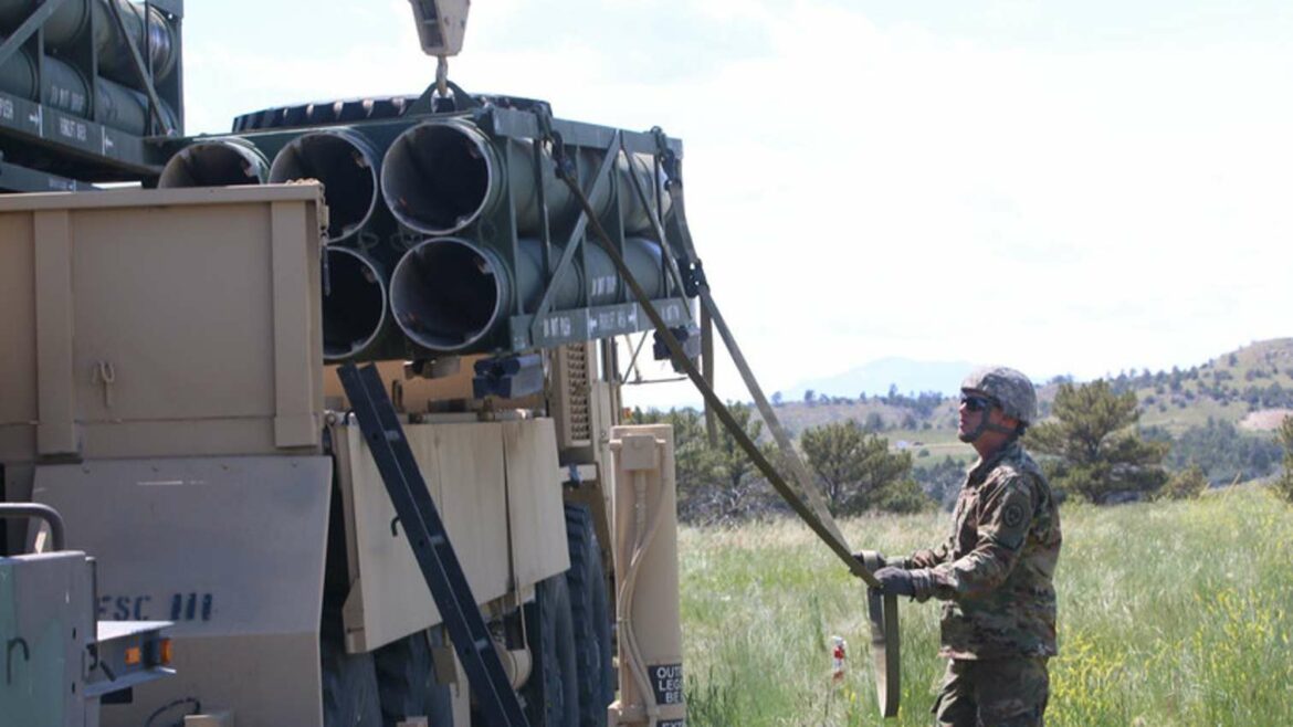 Politico: SAD razmatraju udvostručenje isporuke raketnih bacača za Ukrajinu