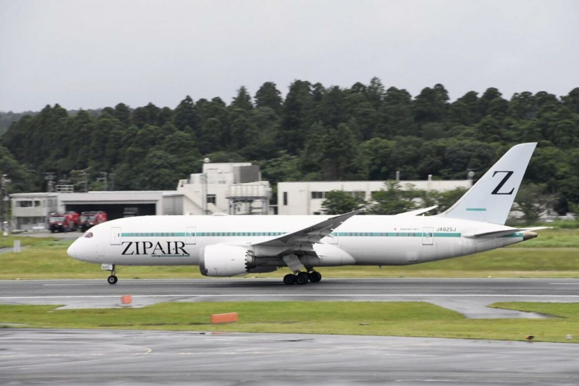 Japan skida slovo „Z“ sa aviona