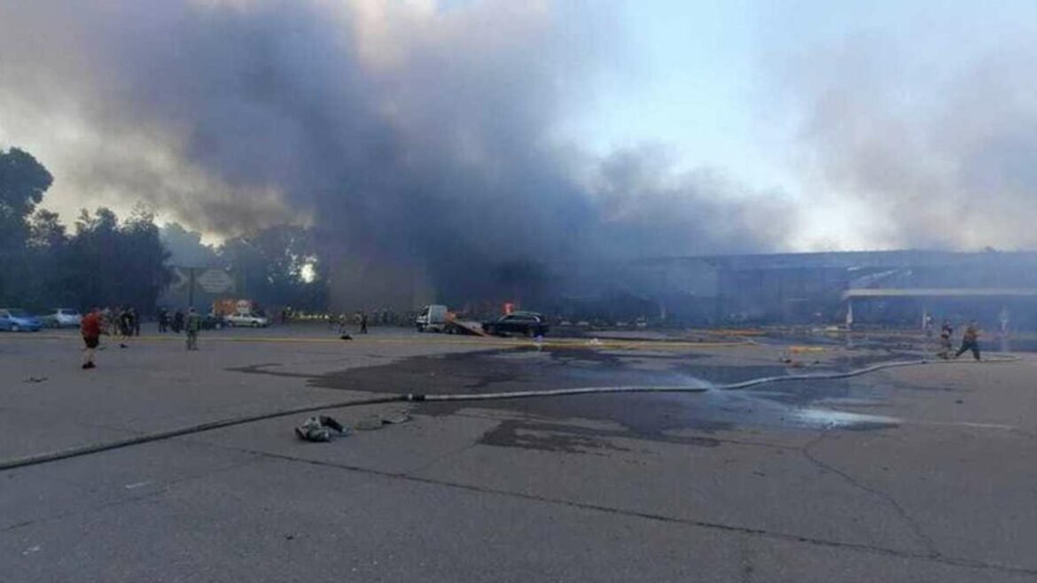 Ukrajina je potvrdila da je ruska raketa pogodila fabriku u blizini spaljenog tržnog centra