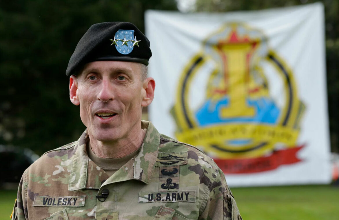 Vojska suspendovala generala zbog ismevanja  Džil Bajden
