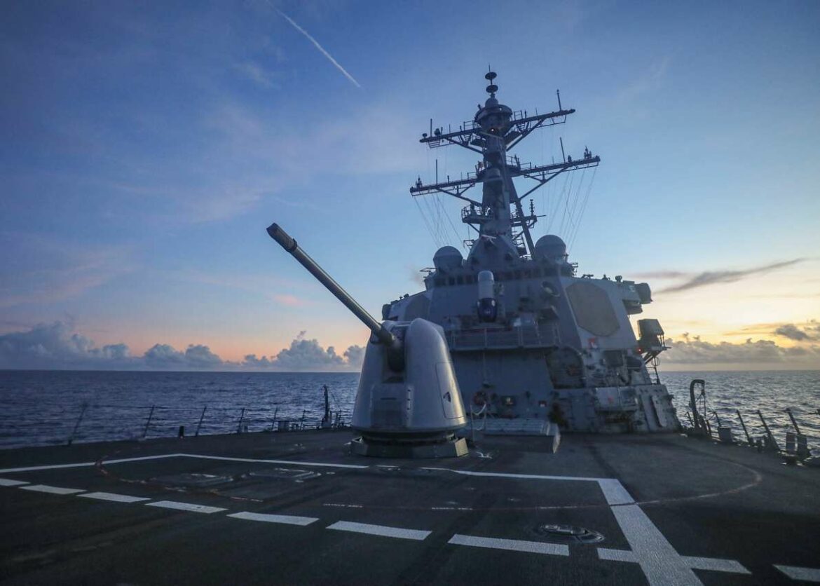 Kina: Američki razarač plovi u blizini spornih ostrva