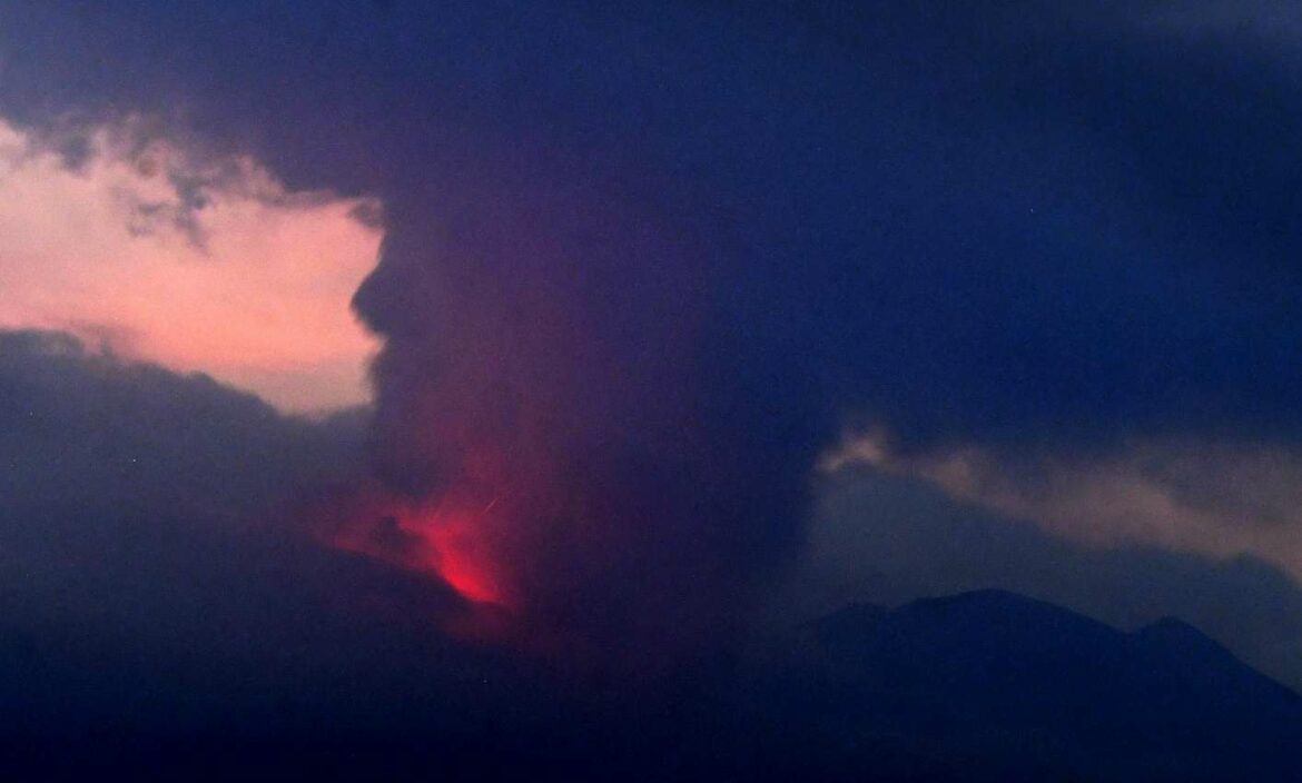 Erupcija vulkana Sakuradžima u Japanu