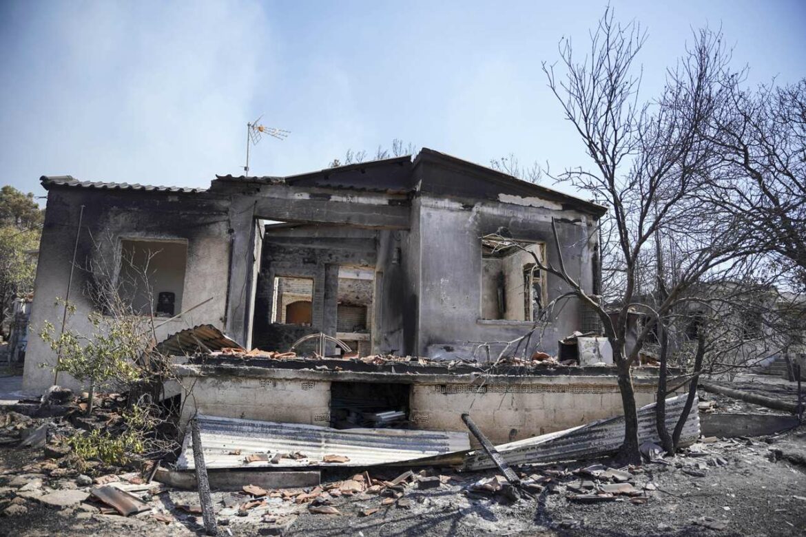 Vatra oštetila kuće u južnoj Grčkoj