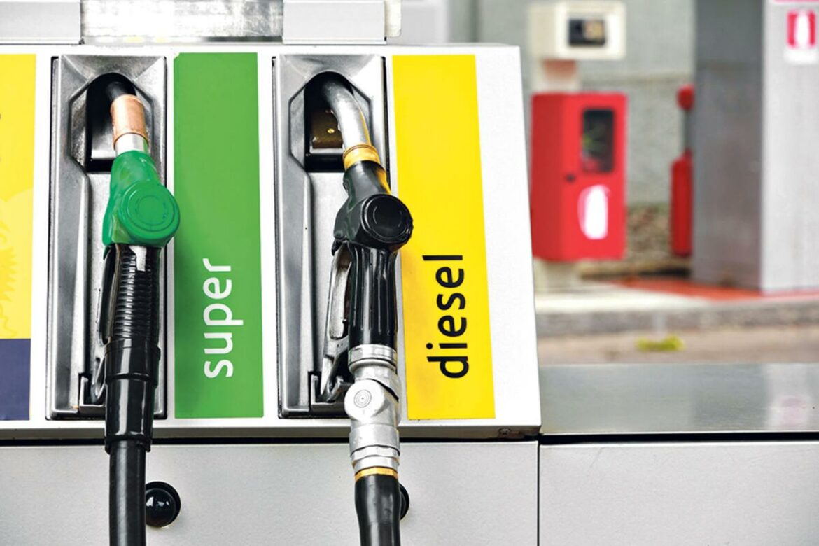 Prosečna cena benzina u SAD pala je za 32 centa na 4,54 dolara po galonu