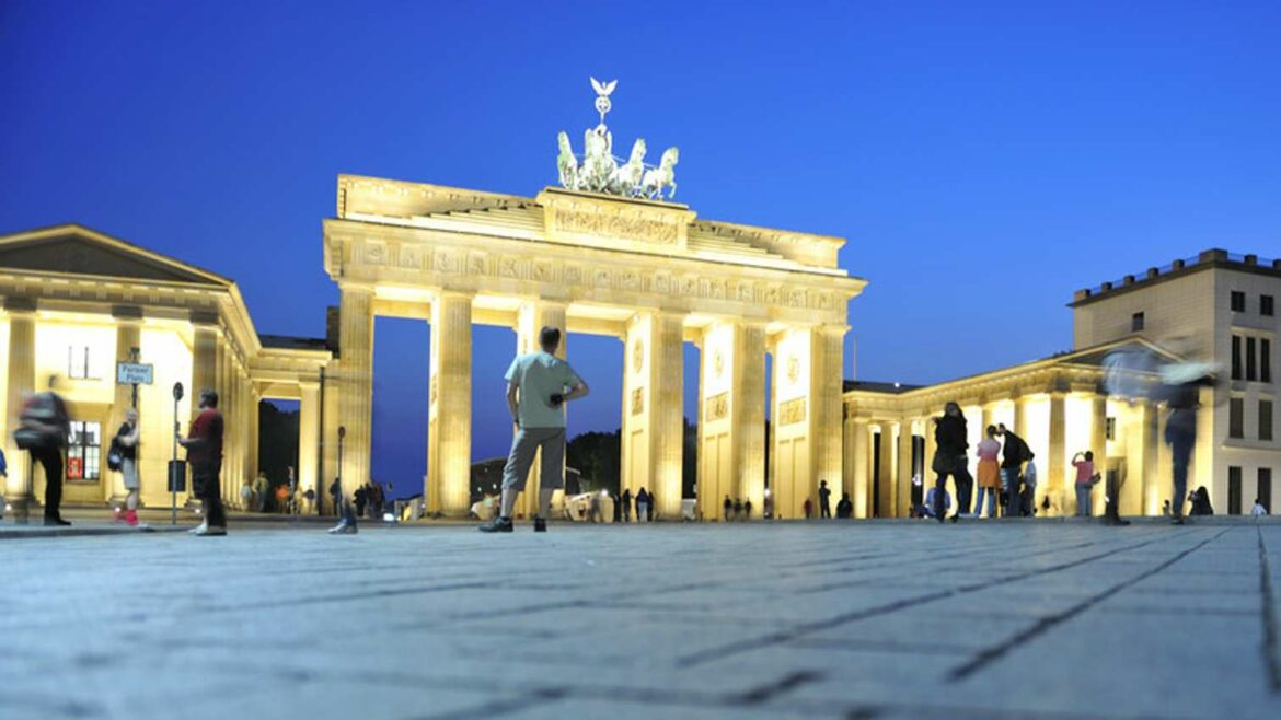 Berlin je pozdravio namere Evropske komisije da dodeljuje Ukrajini 1,5 milijardi evra svakog meseca 2023.