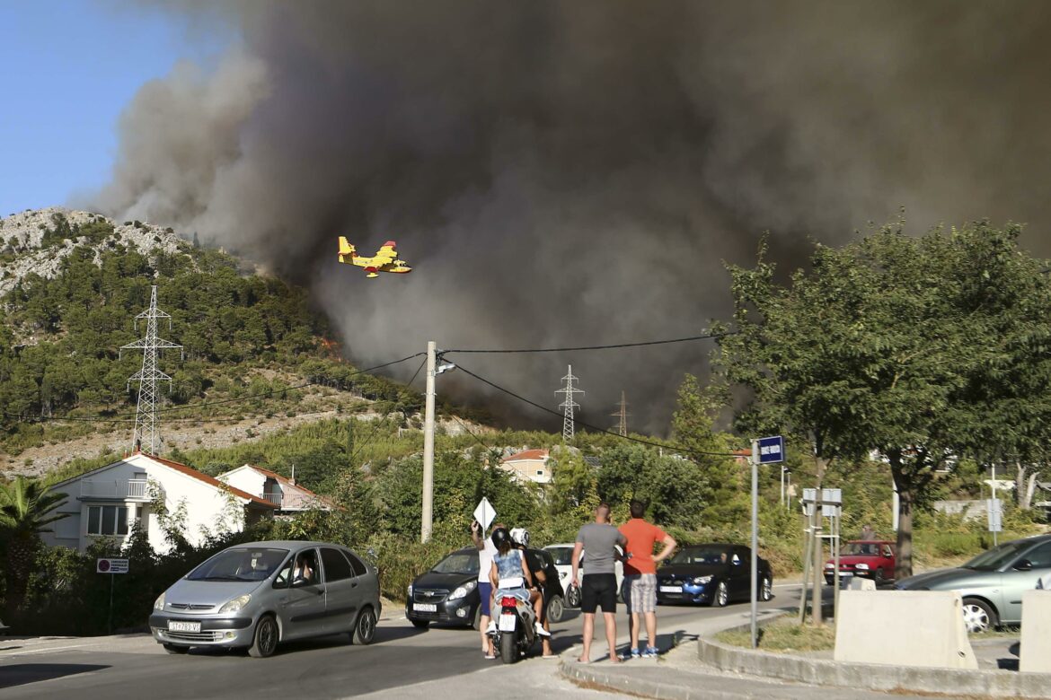 Deo Dalmacije u plamenu, gore kuće kod Šibenika