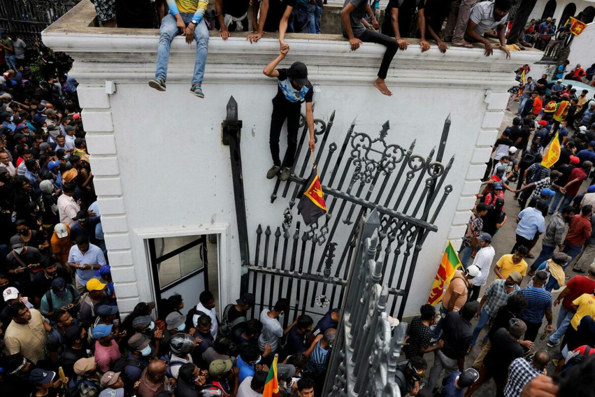 Demonstranti zapalili kuću premijera Šri Lanke