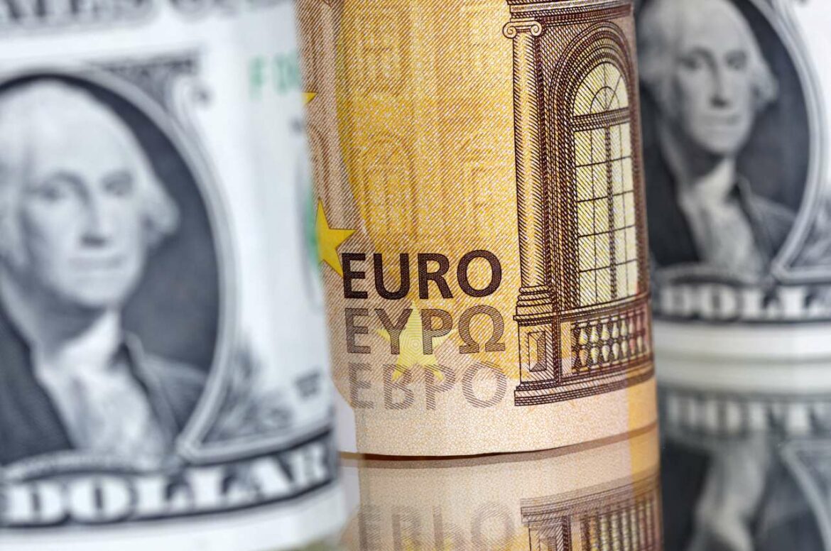 Dolar raste u odnosu na evro