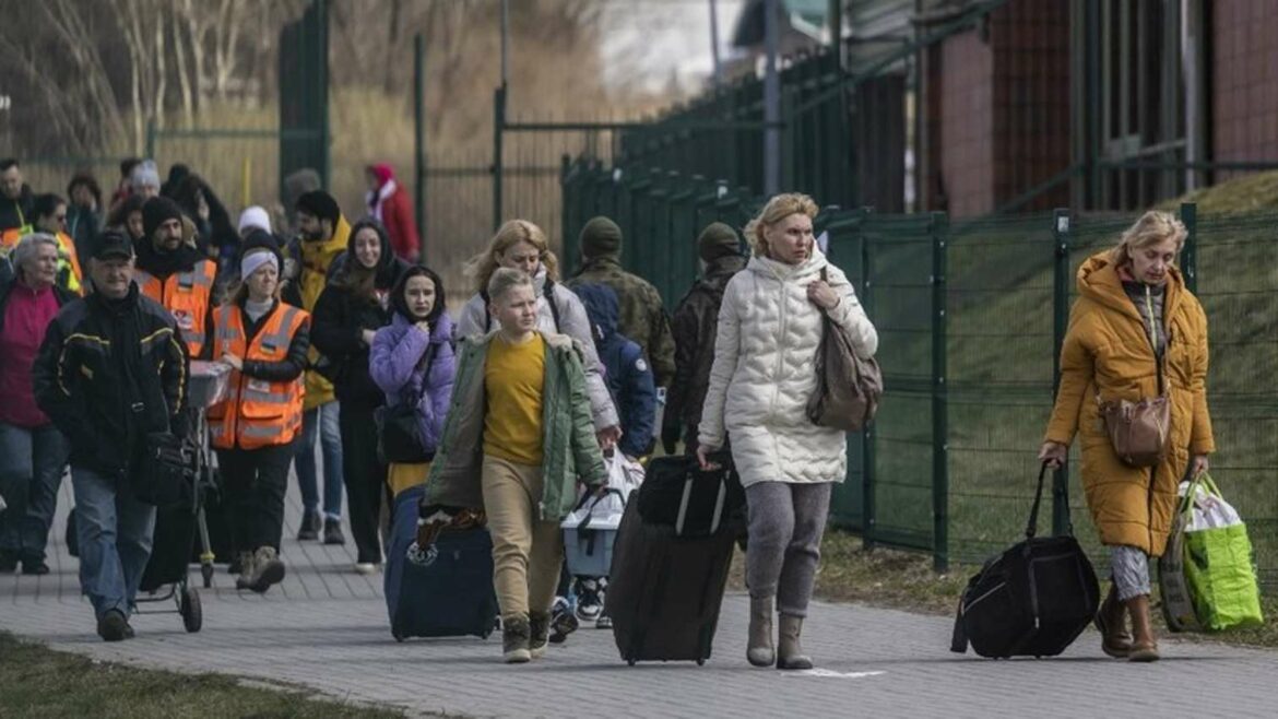 Rumunija planira da obezbedi besplatno putovanje prvih 5 dana Ukrajincima koji beže od rata