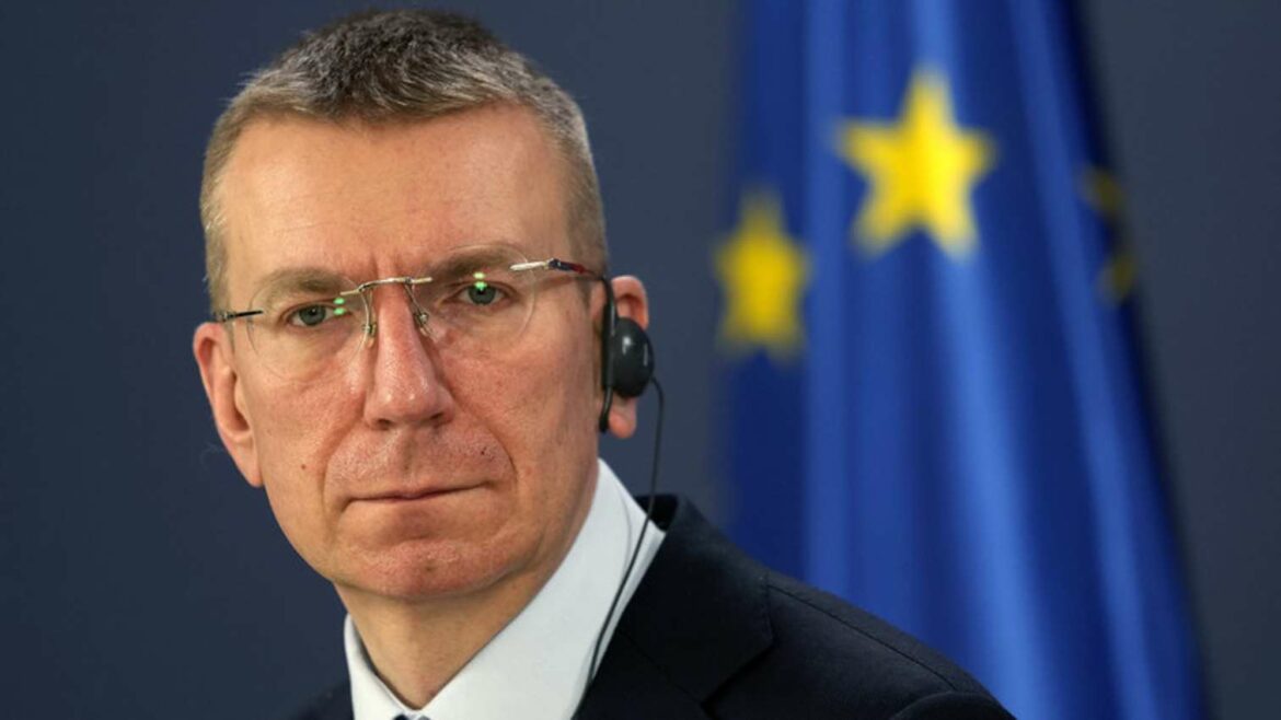Letonski ministar: EU bi trebalo da zabrani ulazak svim Rusima