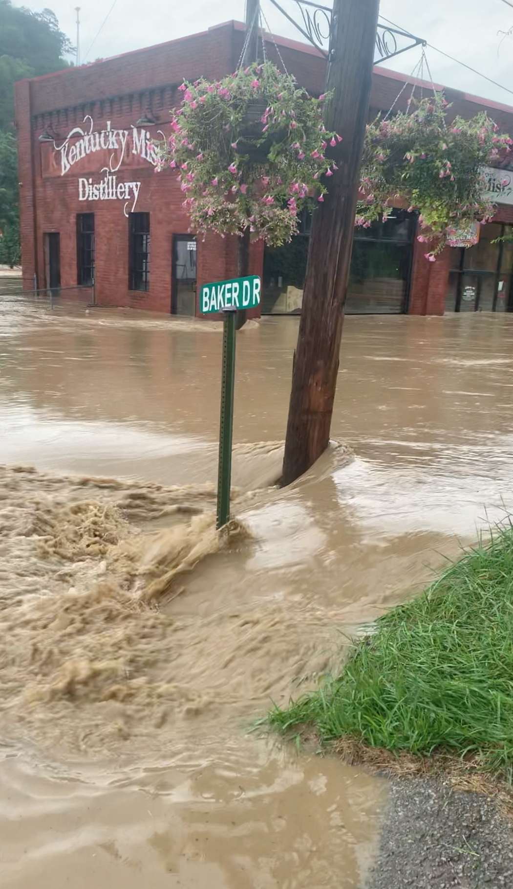 SAD: 16 poginulih u poplavama u Kentakiju
