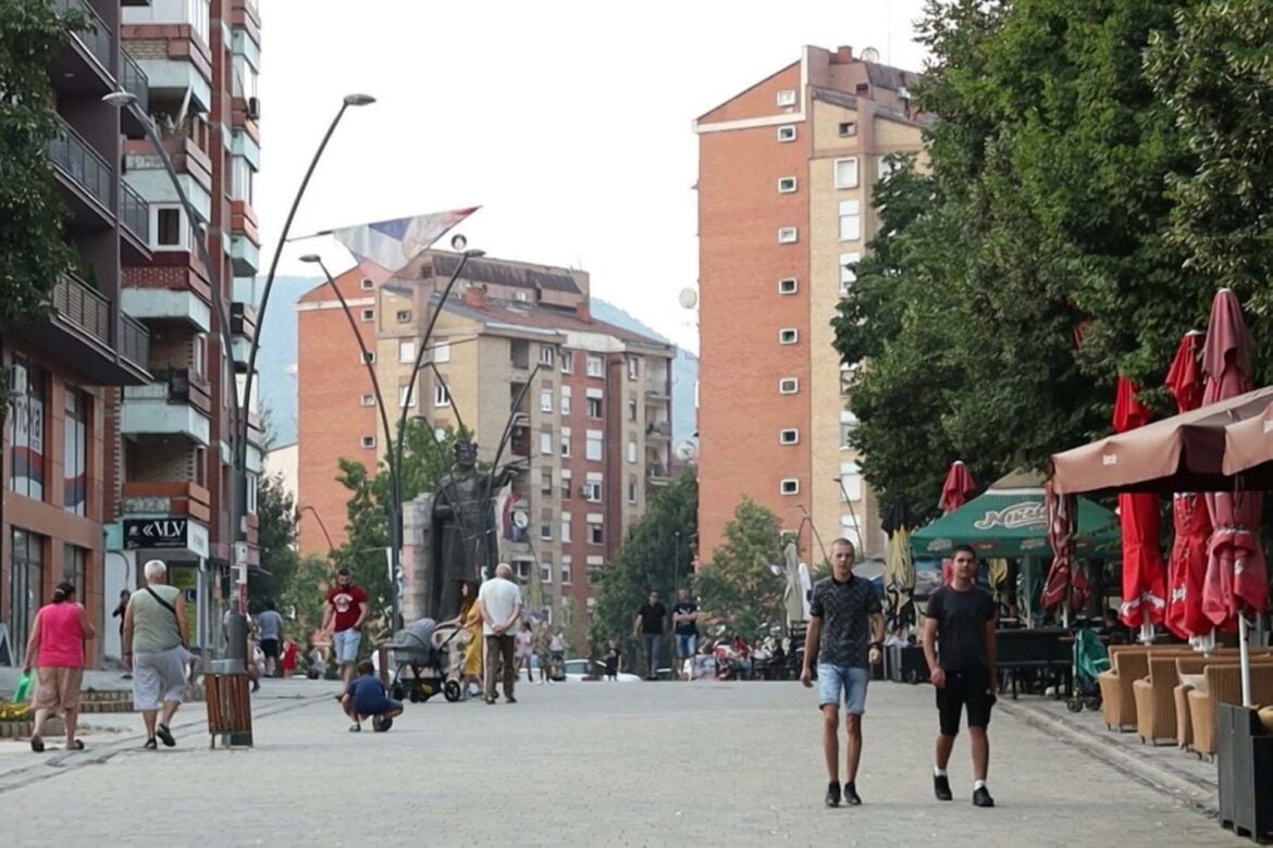 Kosovska Mitrovica: Nastavljene blokade puteva