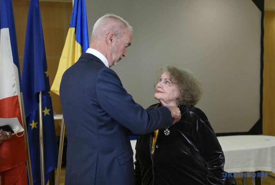 Lina Kostenko odlikovana francuskom Ordenom Legije časti