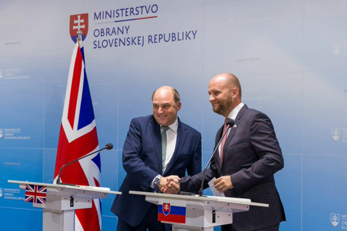 Ministri odbrane Britanije i Slovačke razgovarali o Ukrajini