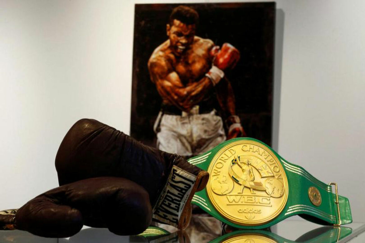 Alijev šampionski pojas prodat na aukciji za više od šest miliona dolara
