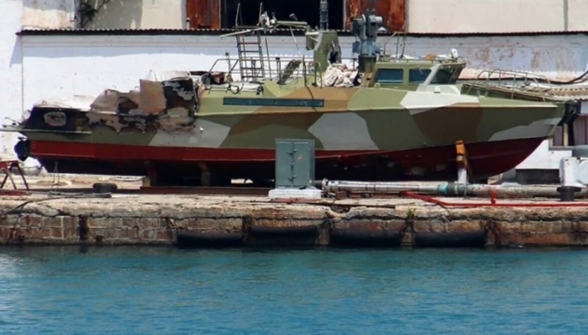 Oštećen ruski čamac za vuču kod Zmijskog ostrva do Sevastopolja