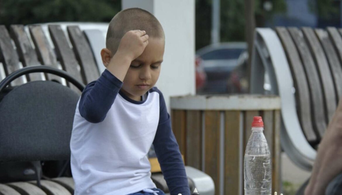 Petogodišnji šahista iz Vinice prikuplja sredstava za kupovinu tenka